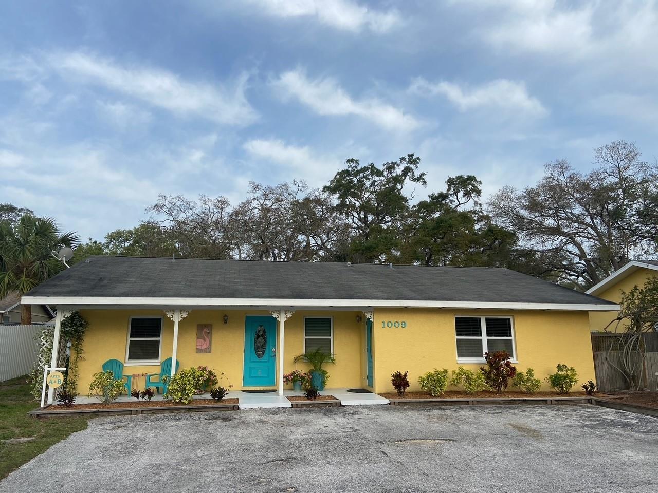 This remodeled 2 bedroom 1 bath end unit villa has a fenced yard, updated kitchen, ample parking, tile floors throughout and washer & Dryer, just a few blocks from the highly sought after downtown safety Harbor where you will find the Historic Safety Harbor Spa, a marina, pier, Bayside Parks, Linear Bayshore trail to enjoy the Waterview's of the Bay, along with plenty of great restaurants and bars along Main Street to quench your thirst and your appetite after a wonderful day of activities! Owner may consider pets on a case by case basis. NO SMOKING.