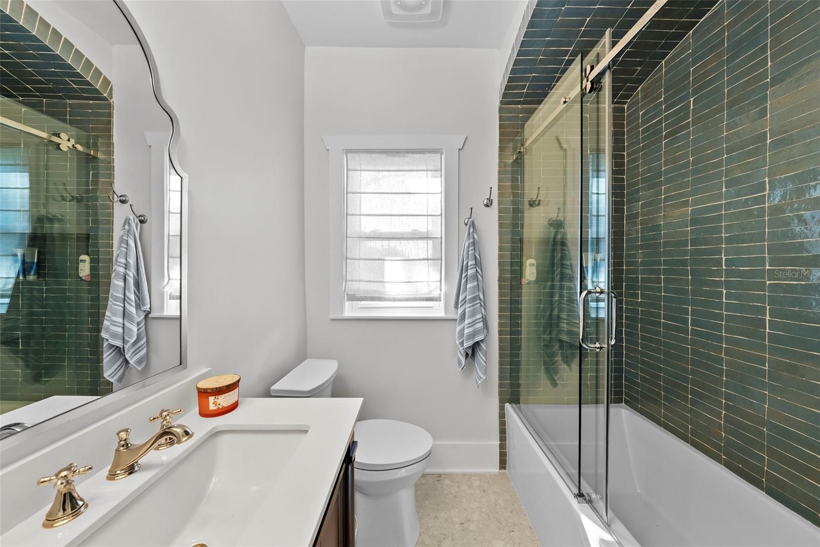 NEW SUBURB BEAUTIFUL - Residential