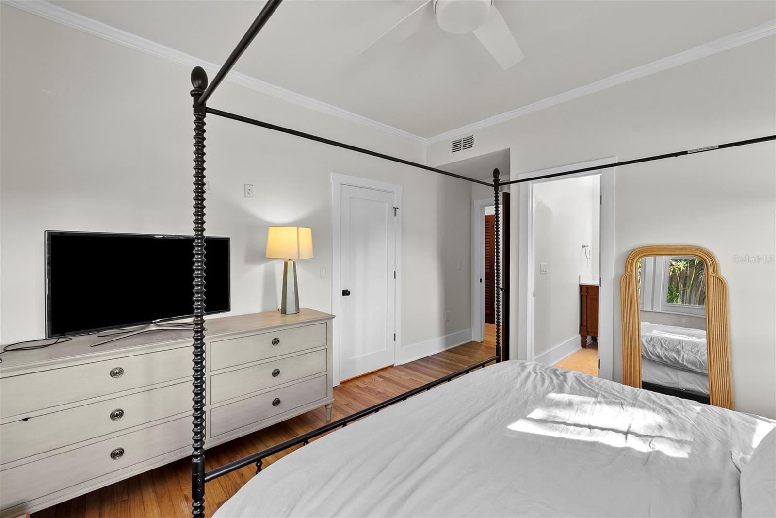 NEW SUBURB BEAUTIFUL - Residential