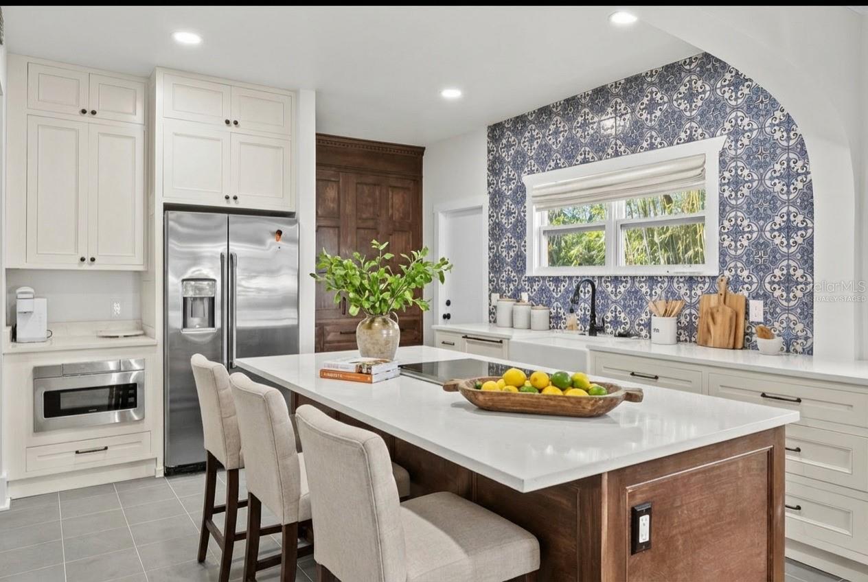 NEW SUBURB BEAUTIFUL - Residential