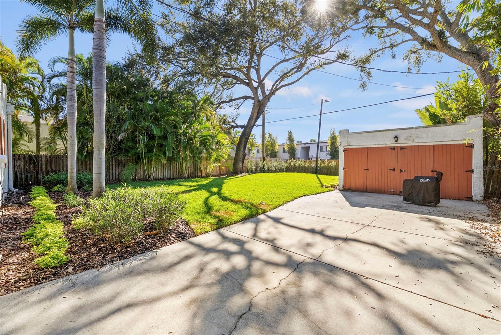 NEW SUBURB BEAUTIFUL - Residential