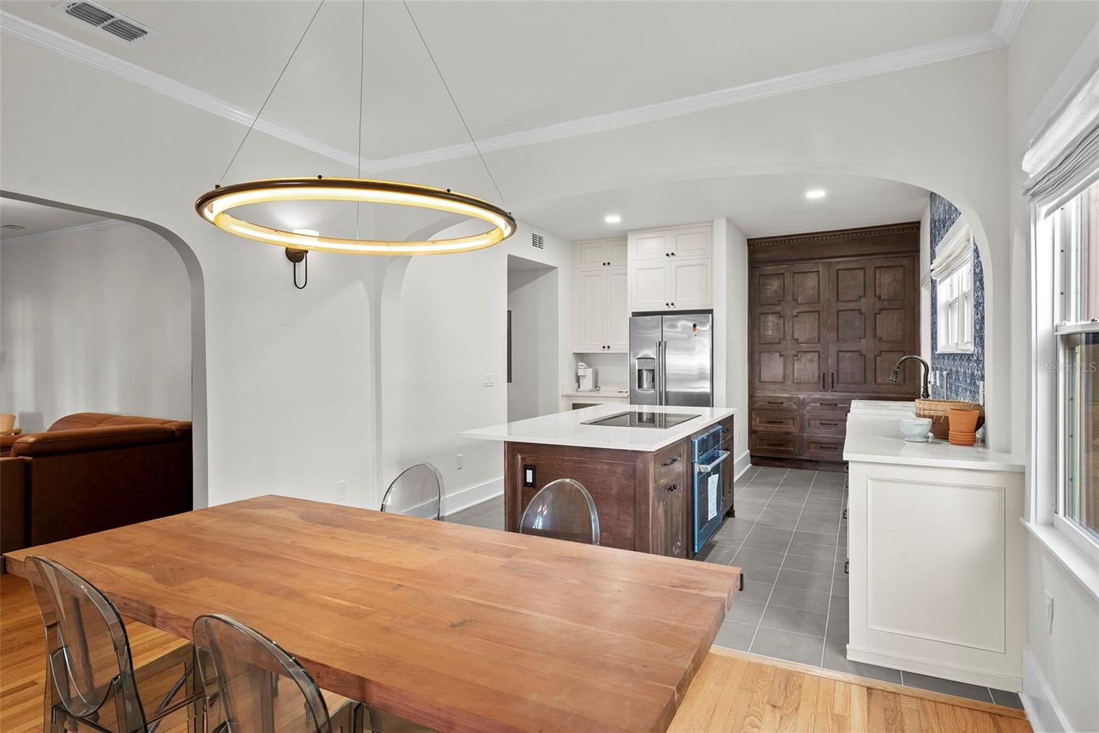 NEW SUBURB BEAUTIFUL - Residential