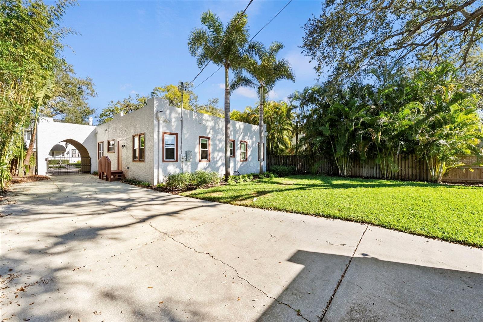 NEW SUBURB BEAUTIFUL - Residential