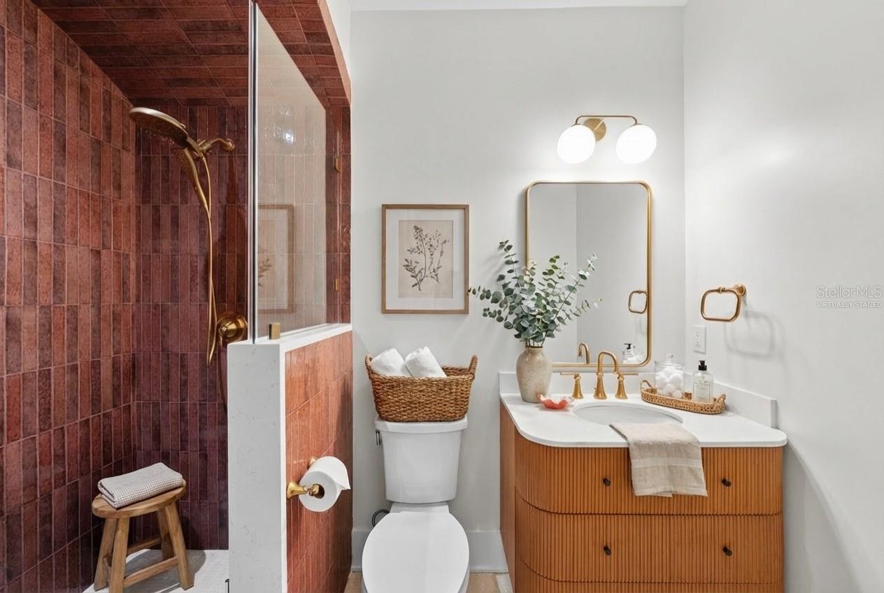 NEW SUBURB BEAUTIFUL - Residential