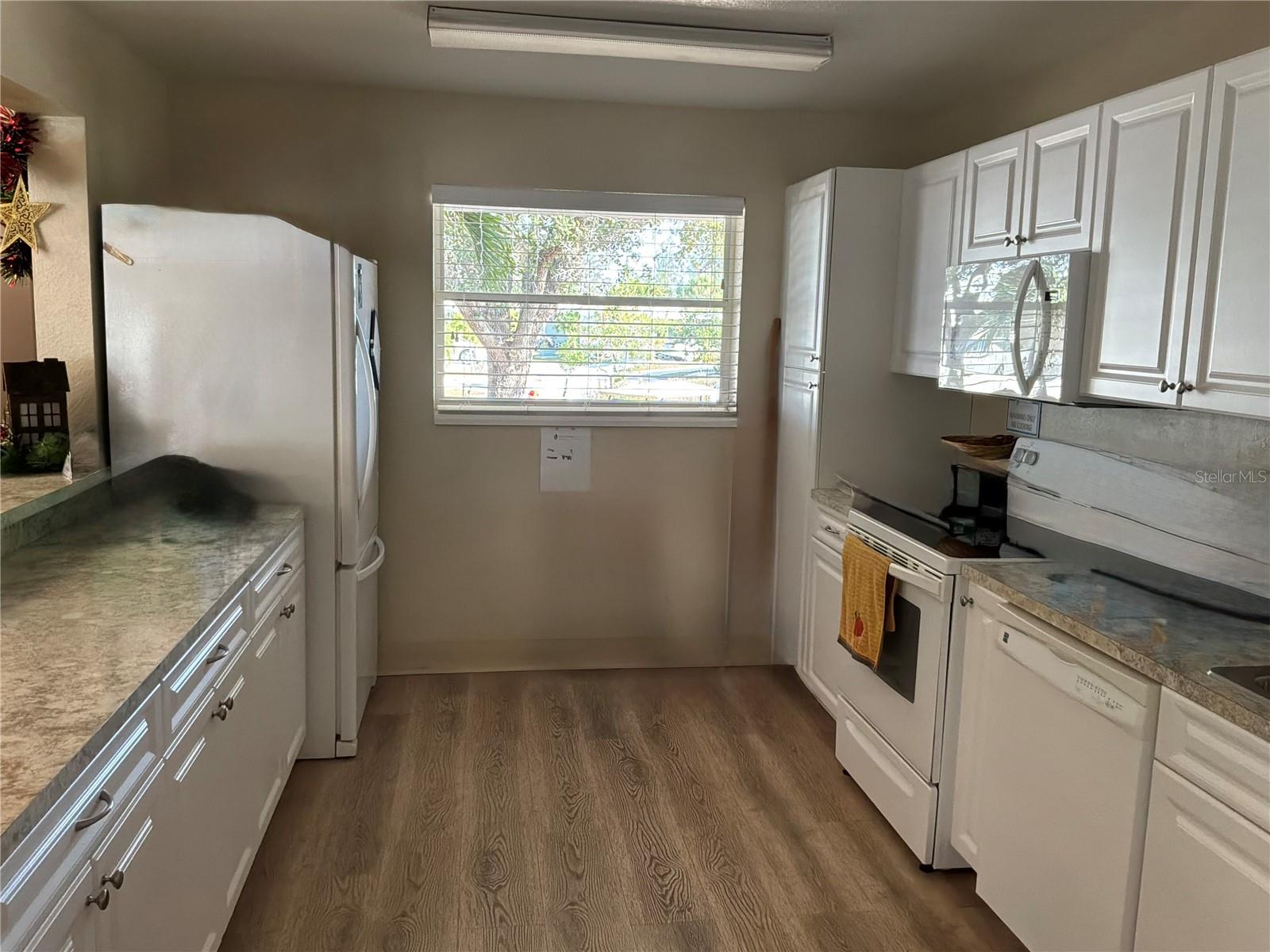 BUTTONWOOD VILLAGE - Residential