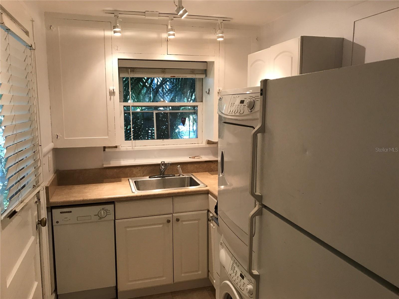 BARNARD, ERASTUS A.'S REV SUB - Residential Income