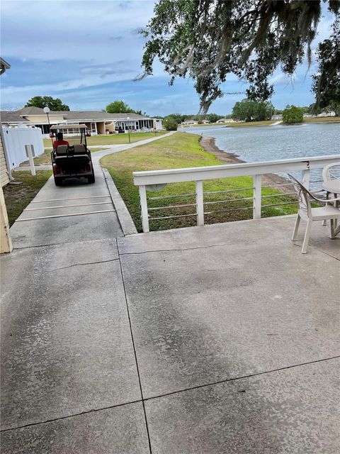 A home in LAKE WALES