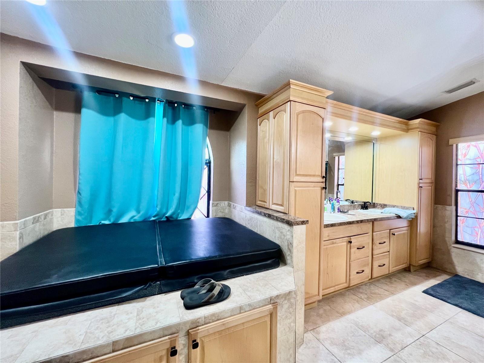 RIVER CROSSING - Residential