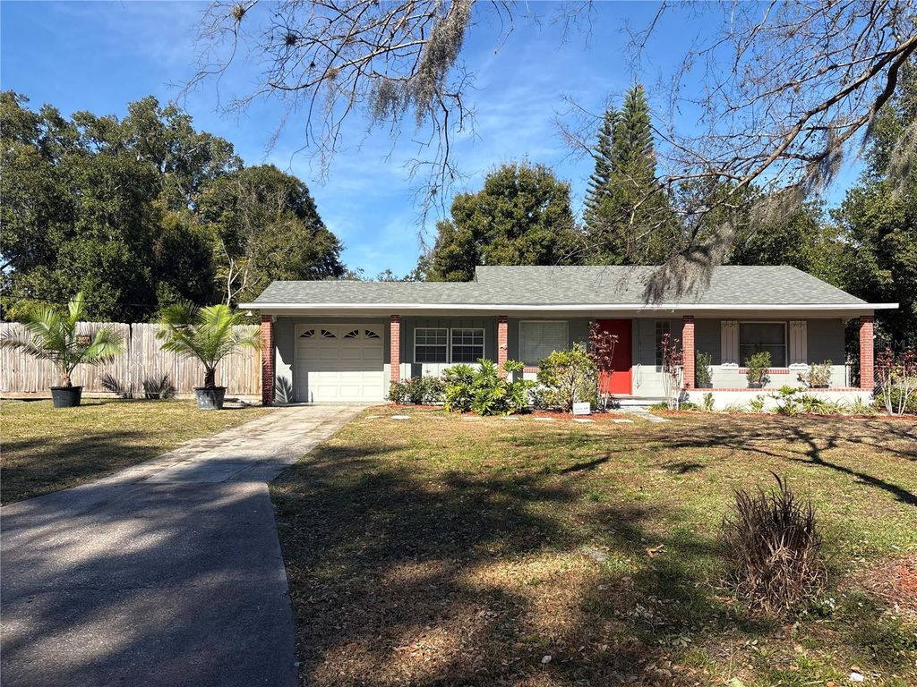 Photo of 802 Huntington Place, Orlando, FL 32803 (MLS # S5141850)