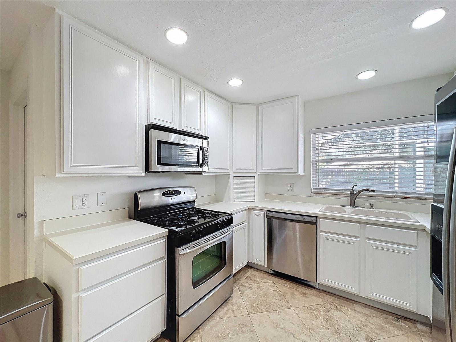 BAY LAKES AT GRANADA SEC 02 - Residential Lease