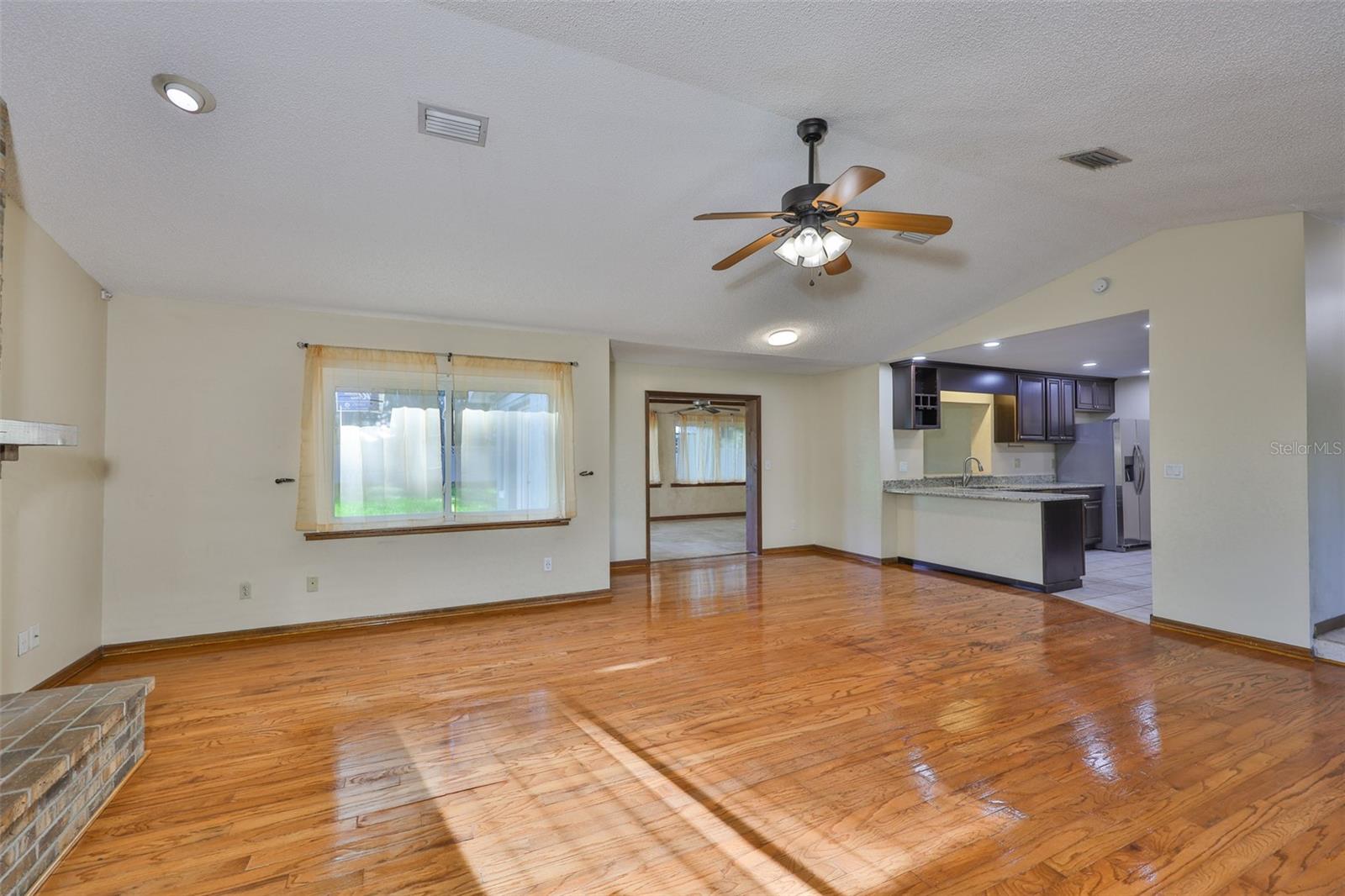 CASH ACRES UNIT NO 1 LOT 10 BLOCK 1 - Residential