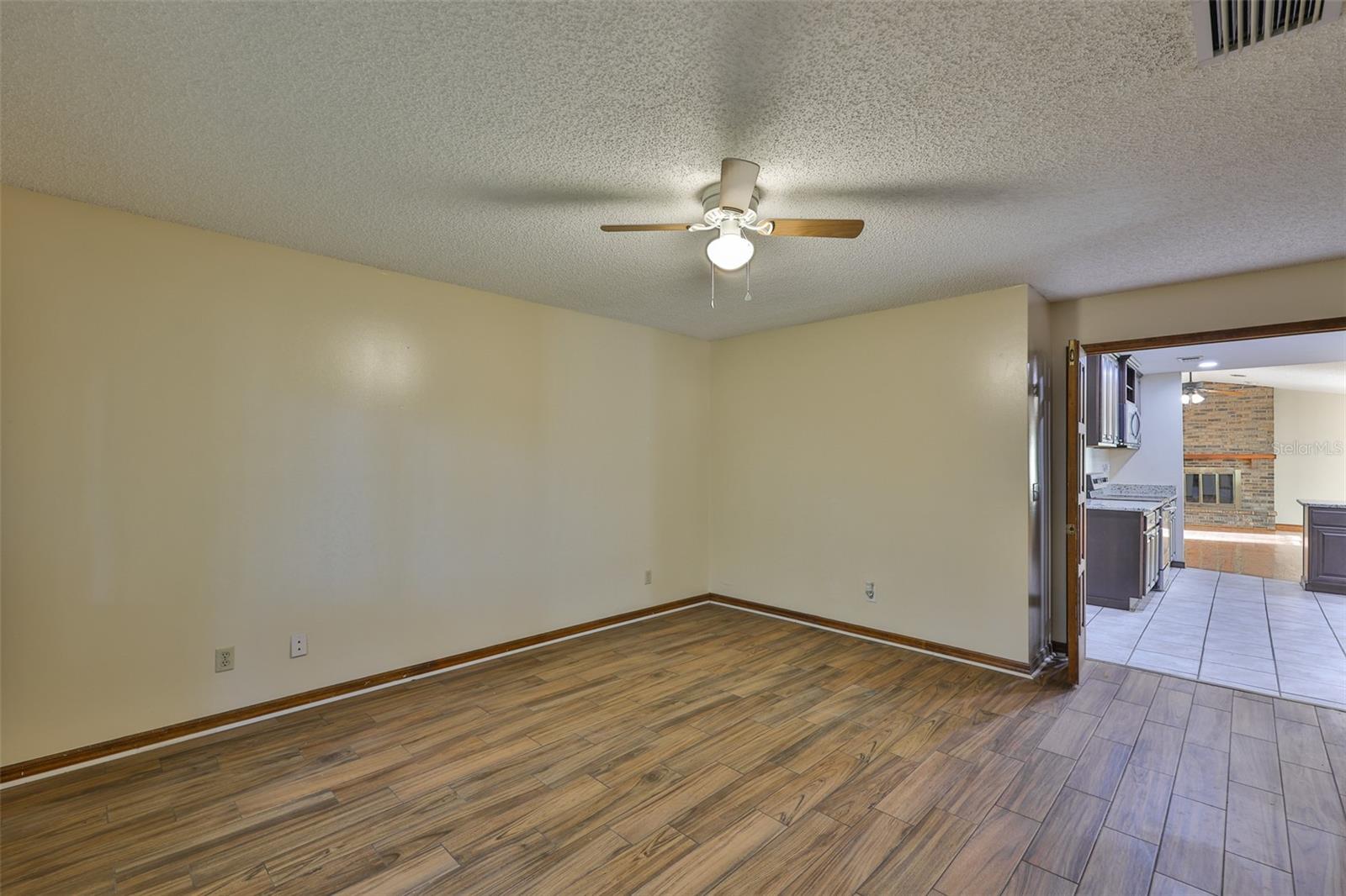 CASH ACRES UNIT NO 1 LOT 10 BLOCK 1 - Residential