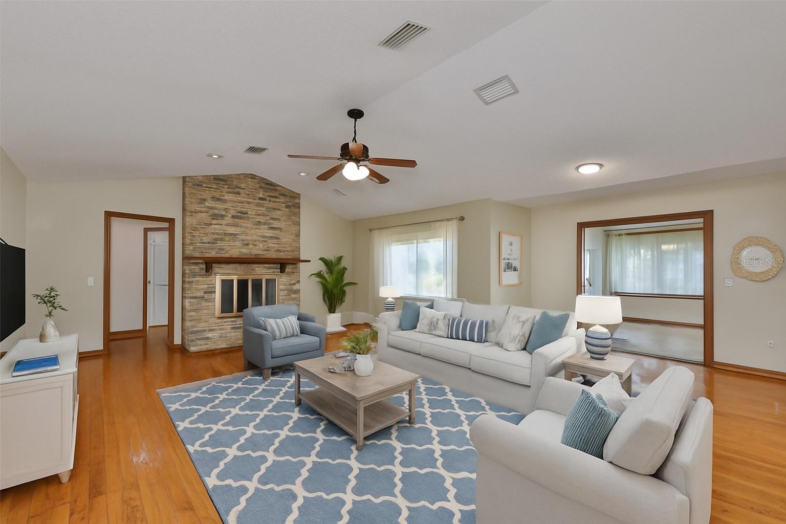 CASH ACRES UNIT NO 1 LOT 10 BLOCK 1 - Residential