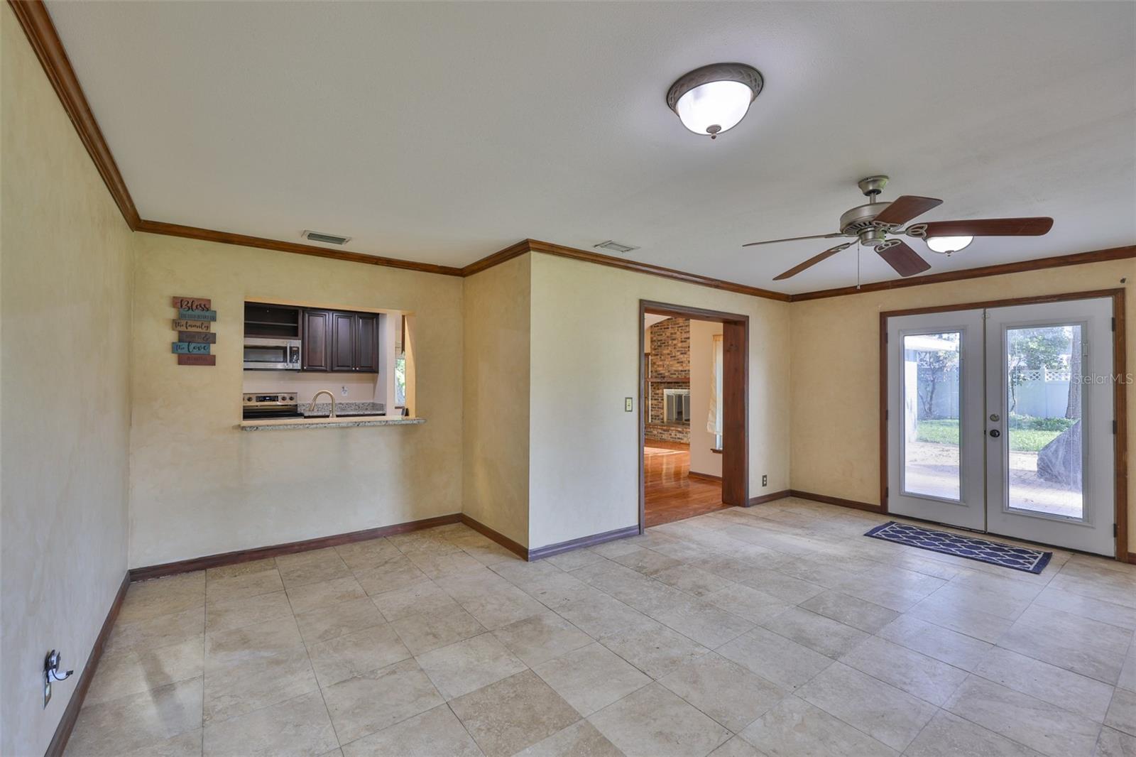 CASH ACRES UNIT NO 1 LOT 10 BLOCK 1 - Residential