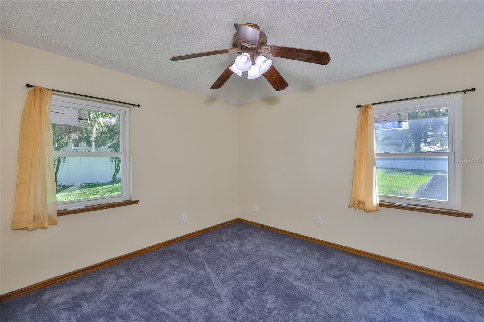 CASH ACRES UNIT NO 1 LOT 10 BLOCK 1 - Residential