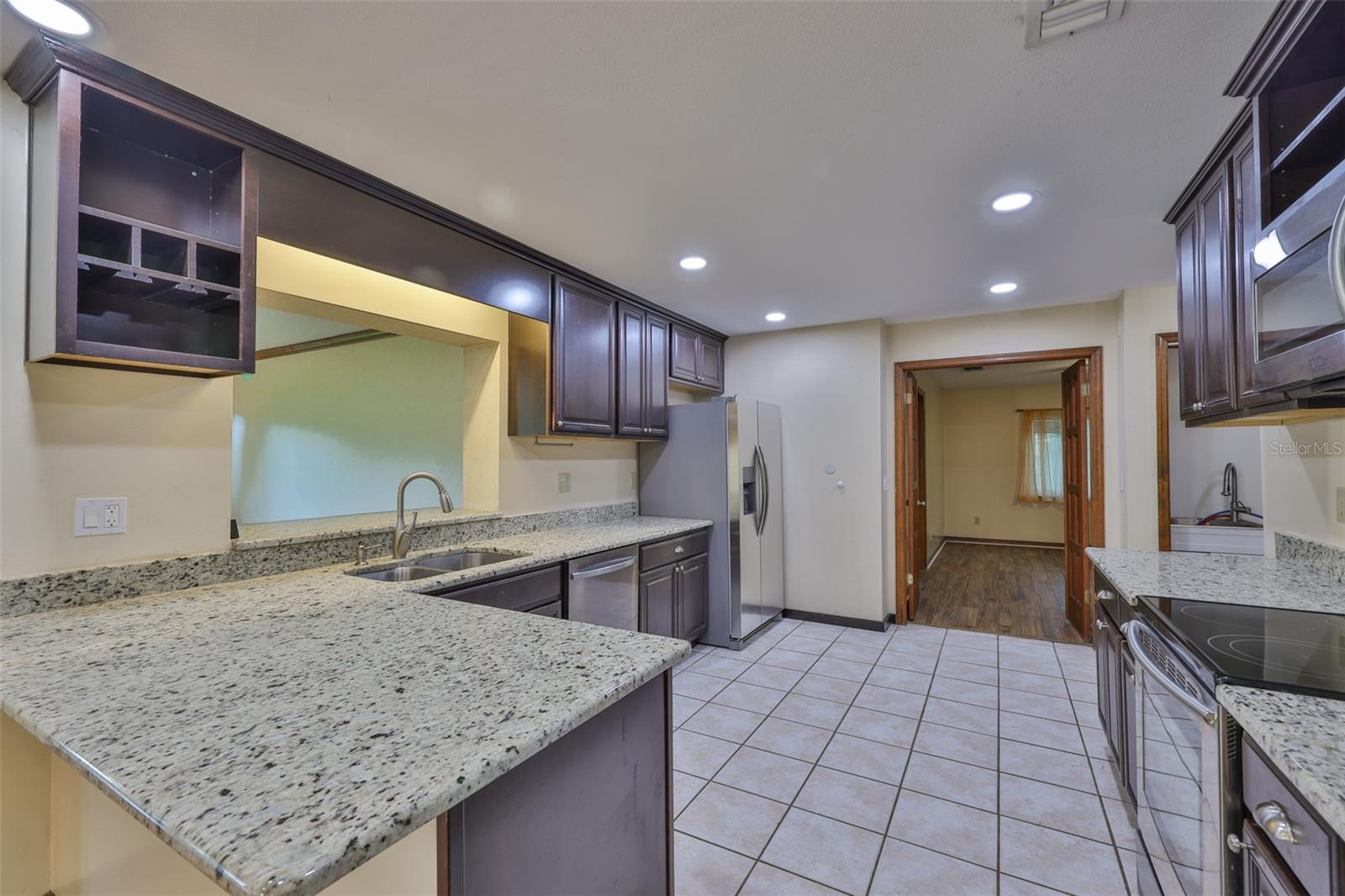 CASH ACRES UNIT NO 1 LOT 10 BLOCK 1 - Residential