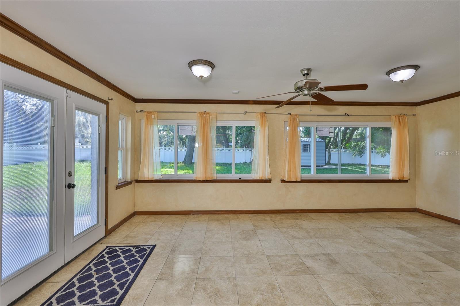 CASH ACRES UNIT NO 1 LOT 10 BLOCK 1 - Residential