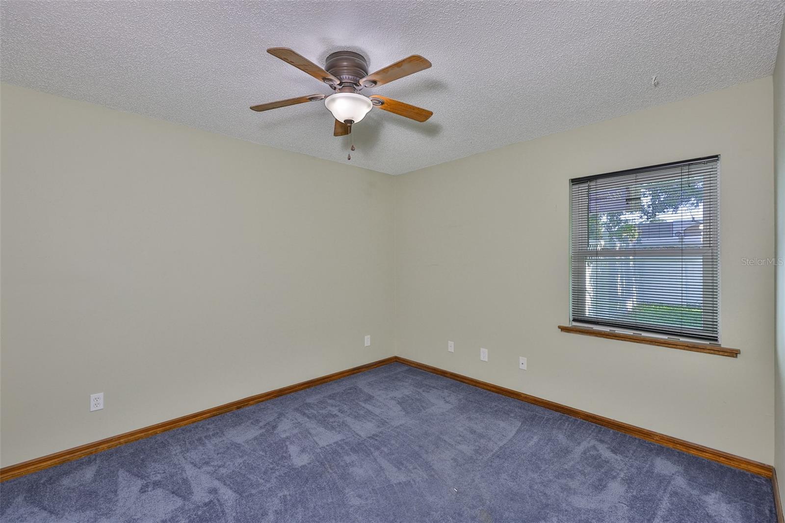 CASH ACRES UNIT NO 1 LOT 10 BLOCK 1 - Residential