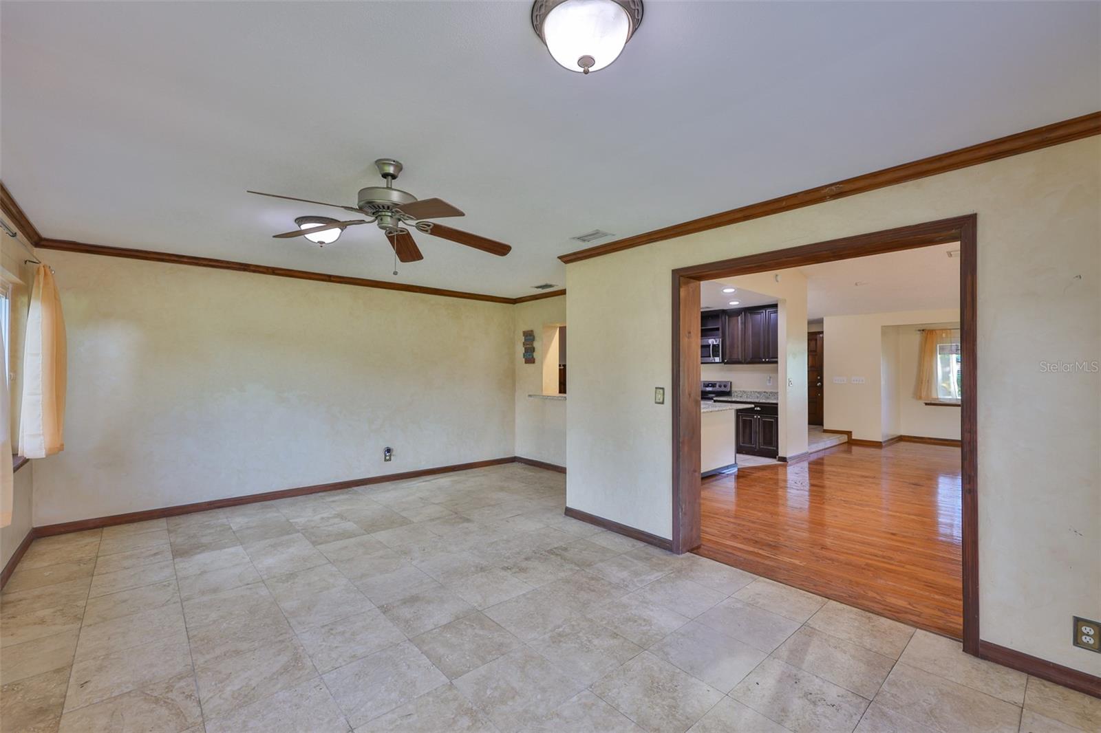 CASH ACRES UNIT NO 1 LOT 10 BLOCK 1 - Residential