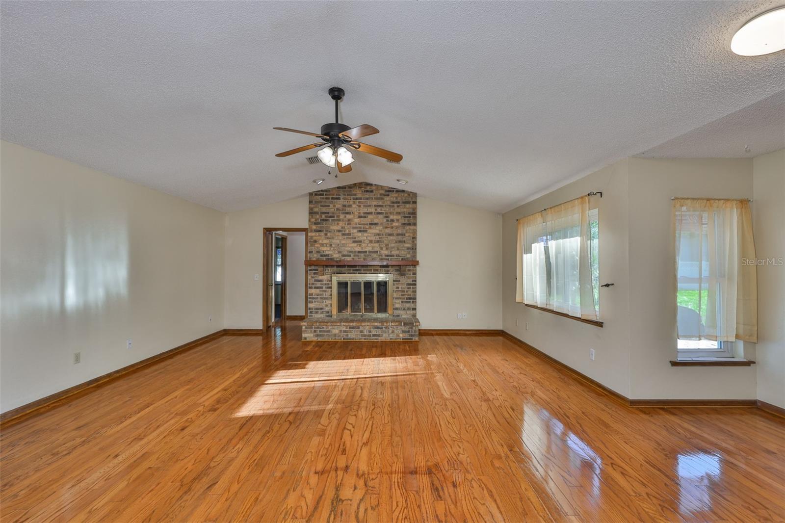 CASH ACRES UNIT NO 1 LOT 10 BLOCK 1 - Residential