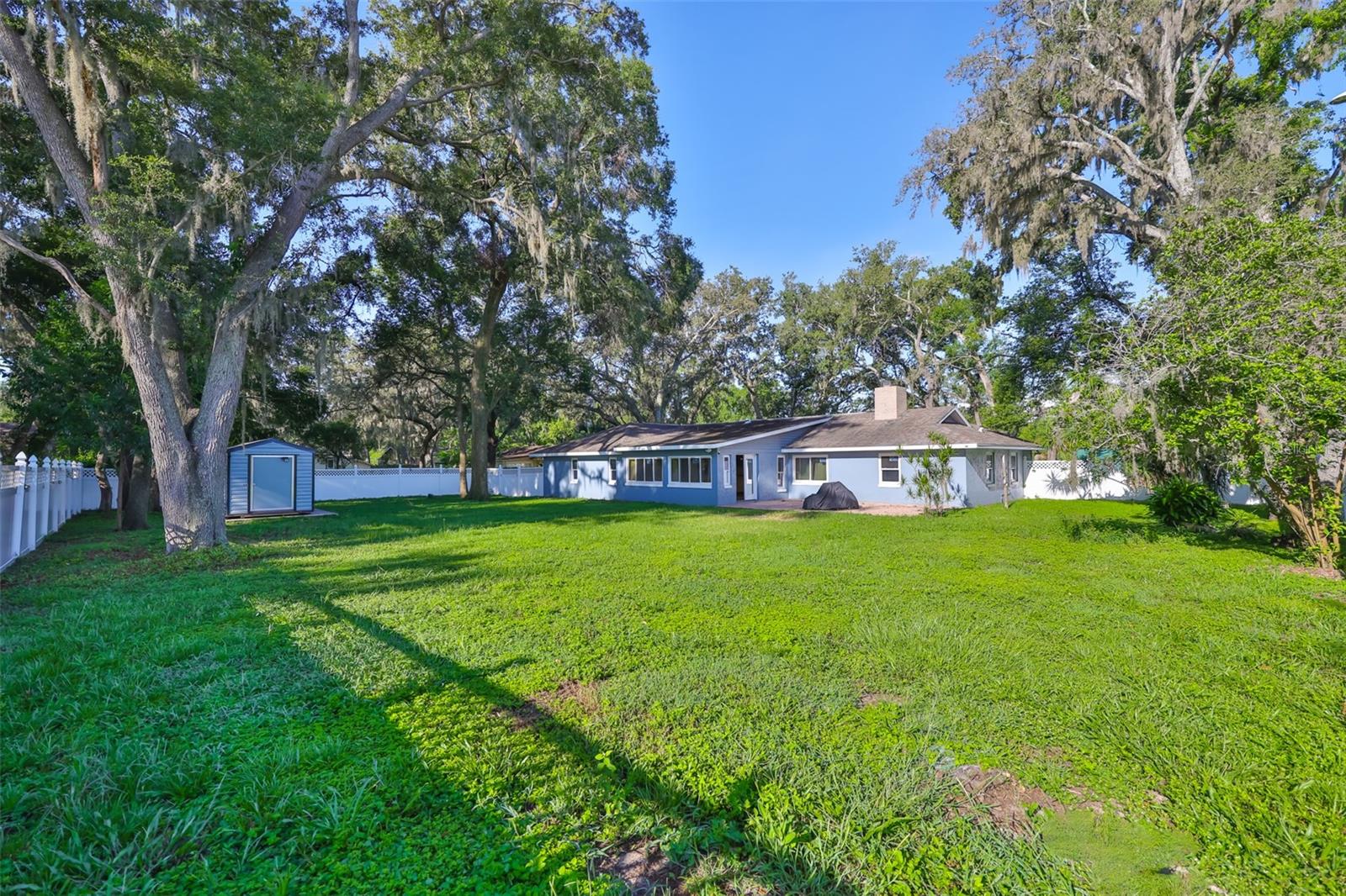 CASH ACRES UNIT NO 1 LOT 10 BLOCK 1 - Residential