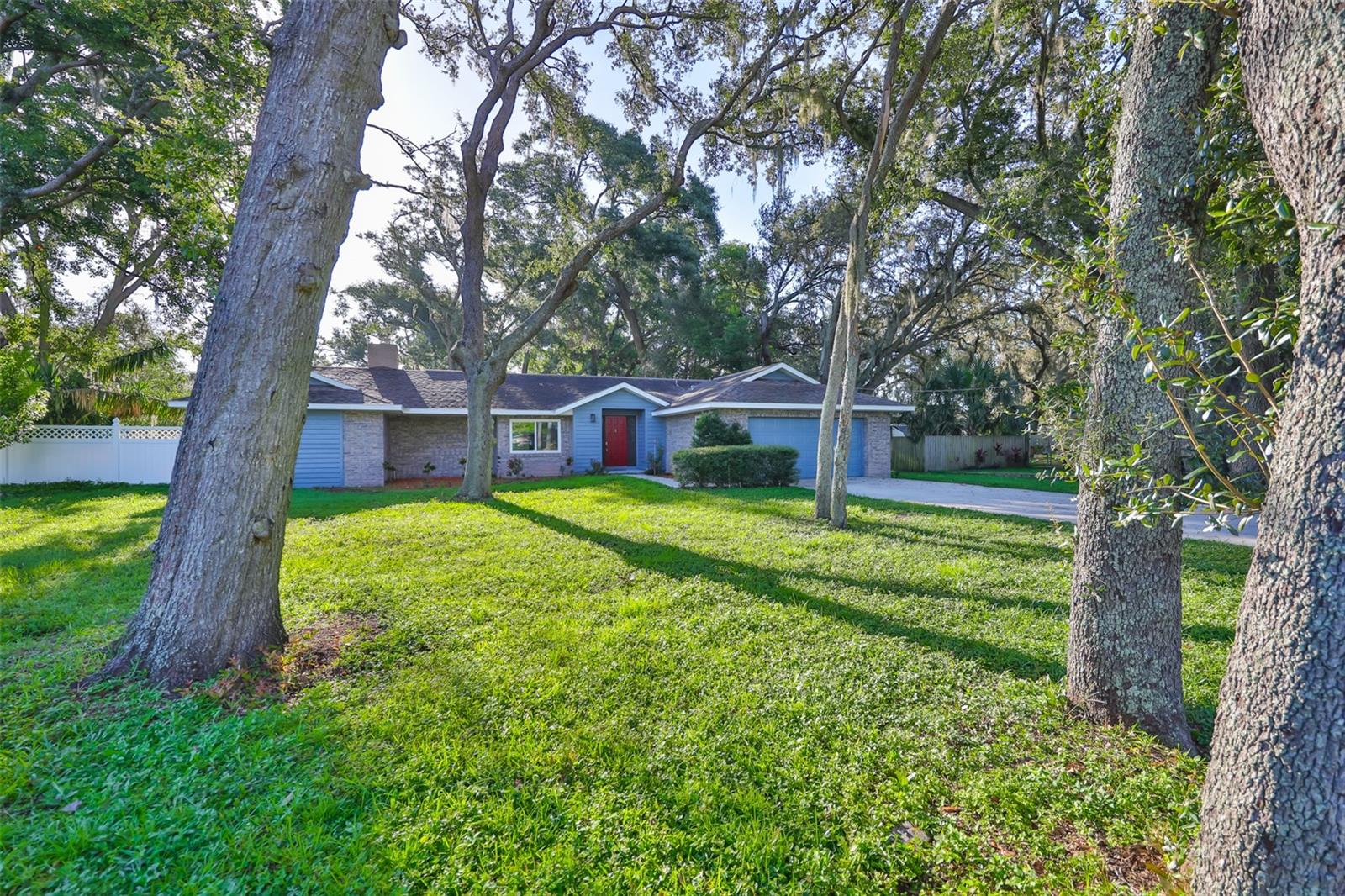 CASH ACRES UNIT NO 1 LOT 10 BLOCK 1 - Residential