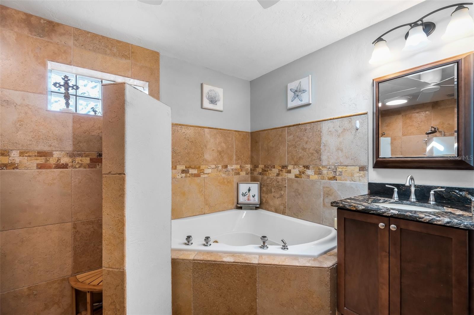 BOUCHELLES ISLAND - Residential