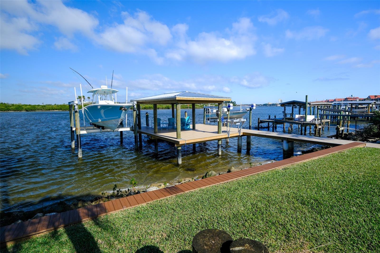 BOUCHELLES ISLAND - Residential