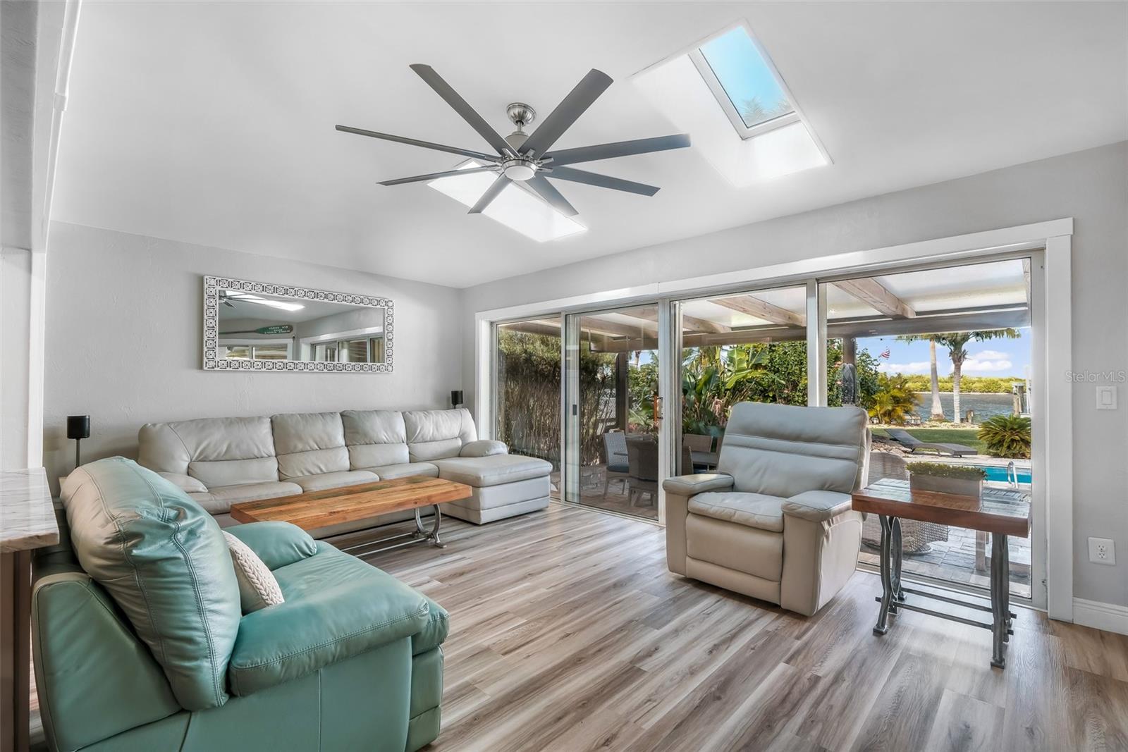 BOUCHELLES ISLAND - Residential