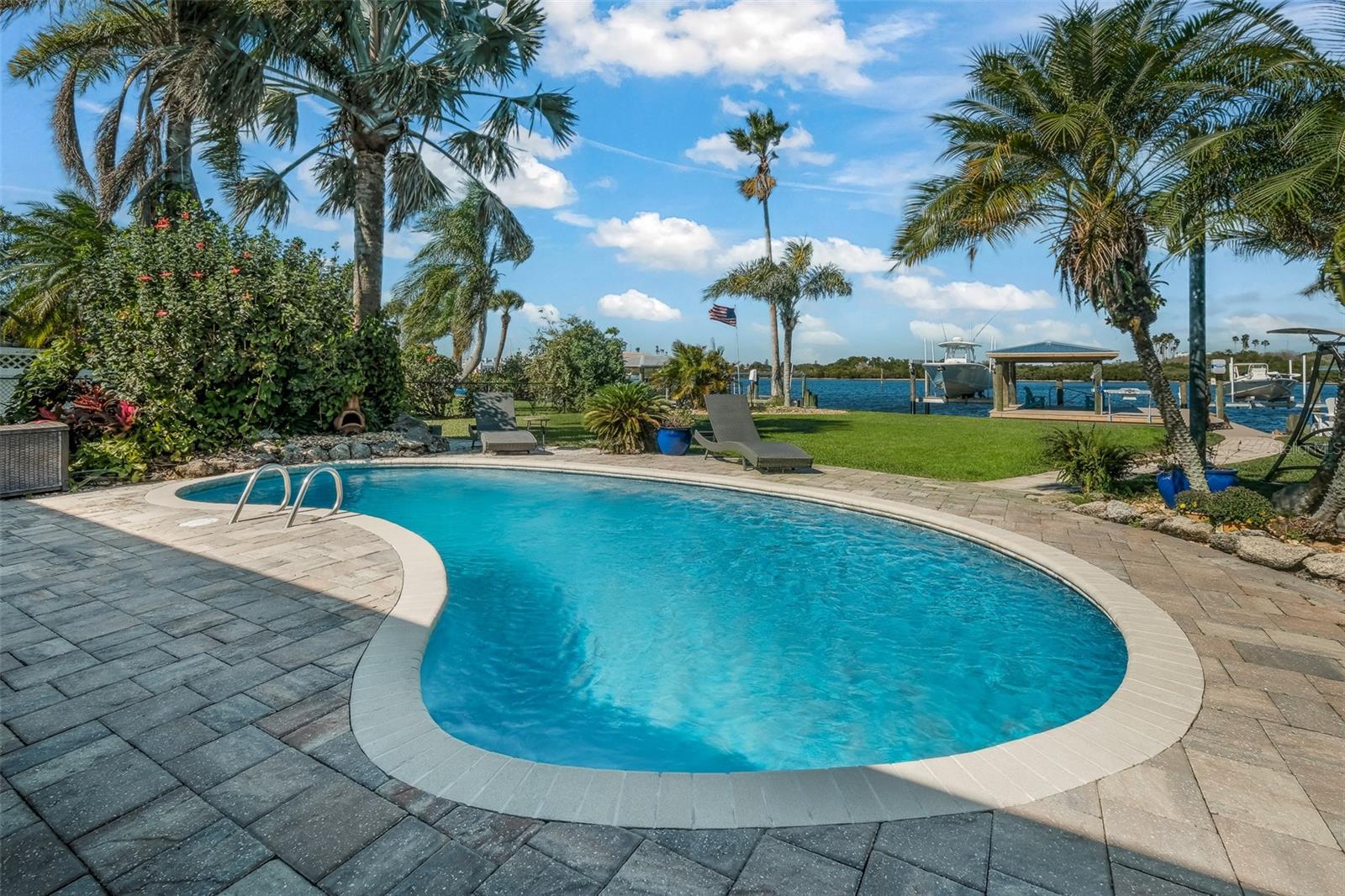 BOUCHELLES ISLAND - Residential