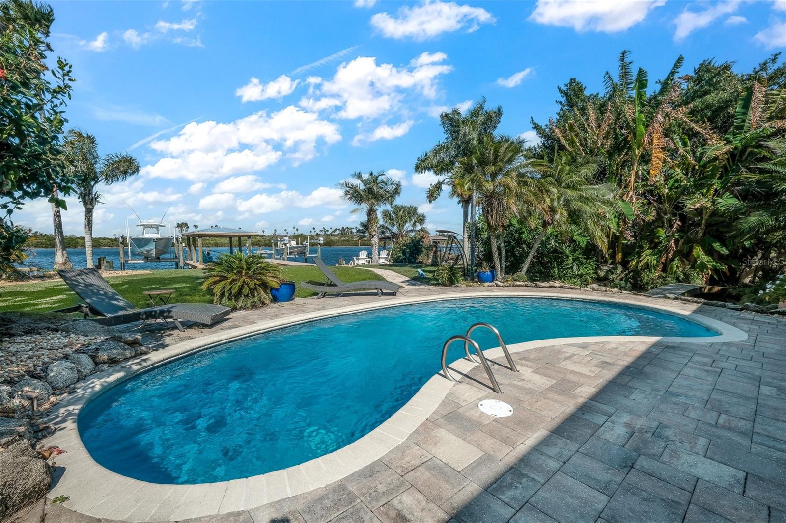 BOUCHELLES ISLAND - Residential