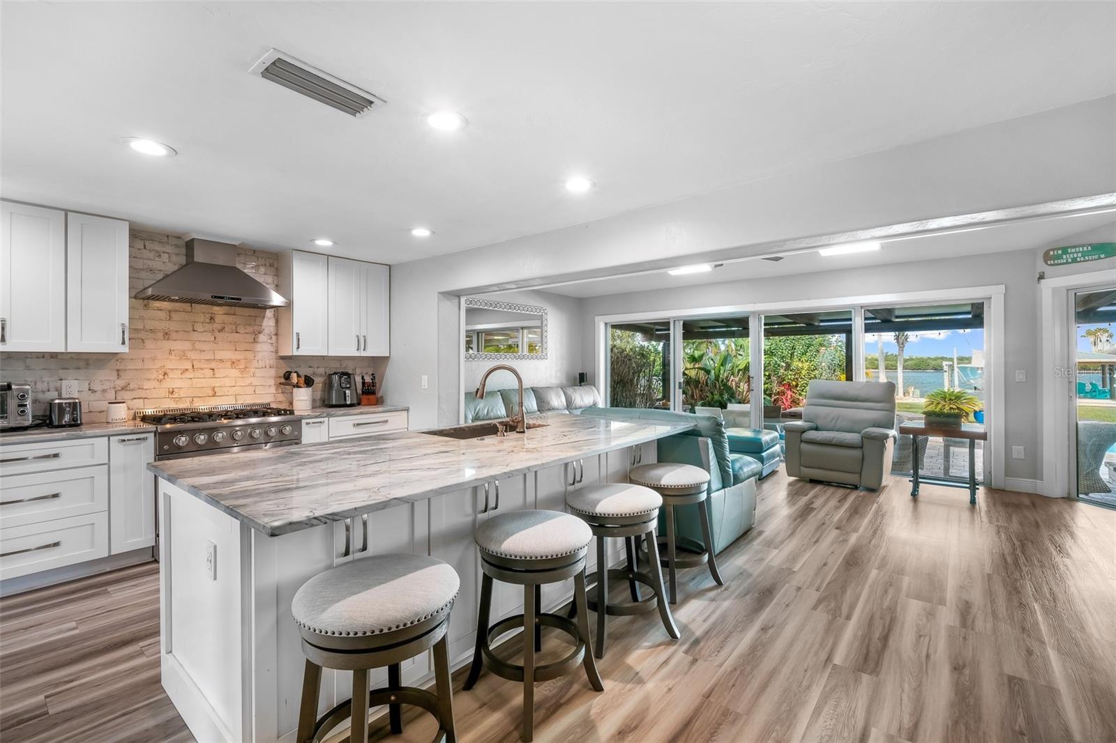 BOUCHELLES ISLAND - Residential