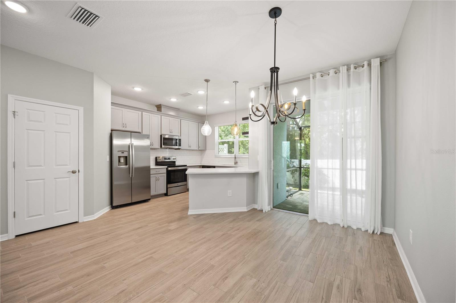 SIENNA PARK TWNHMS/UNIVERSITY - Residential Lease