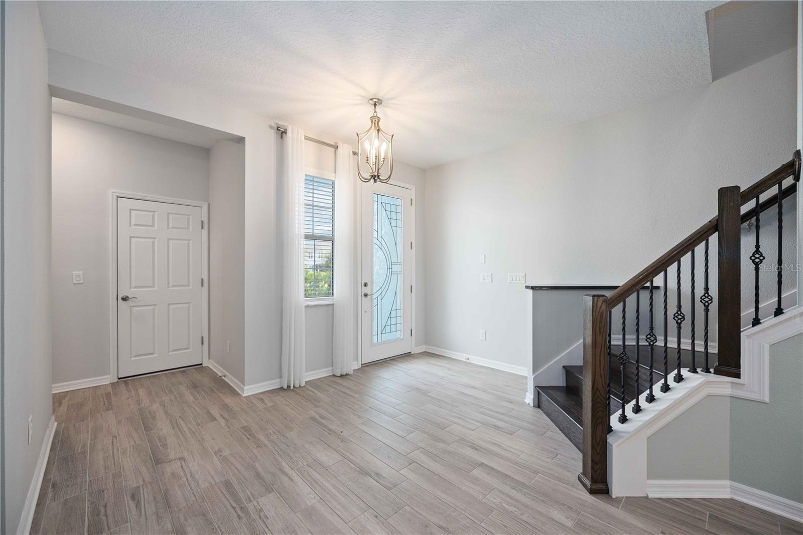 SIENNA PARK TWNHMS/UNIVERSITY - Residential Lease