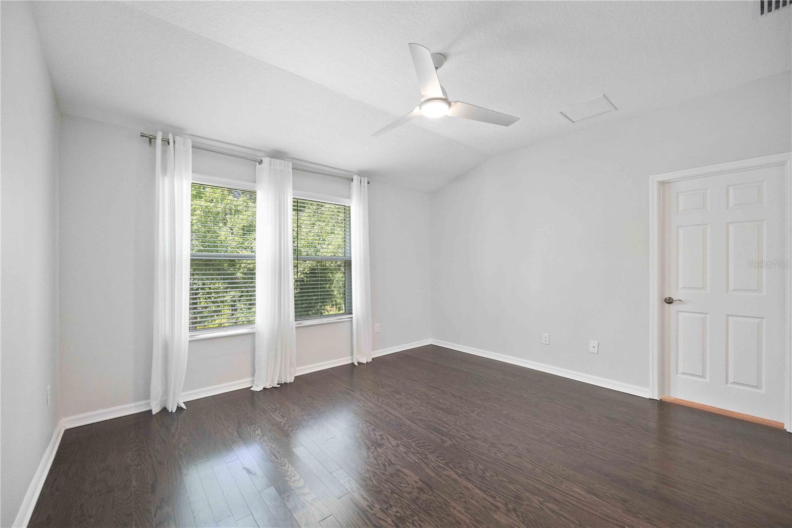 SIENNA PARK TWNHMS/UNIVERSITY - Residential Lease