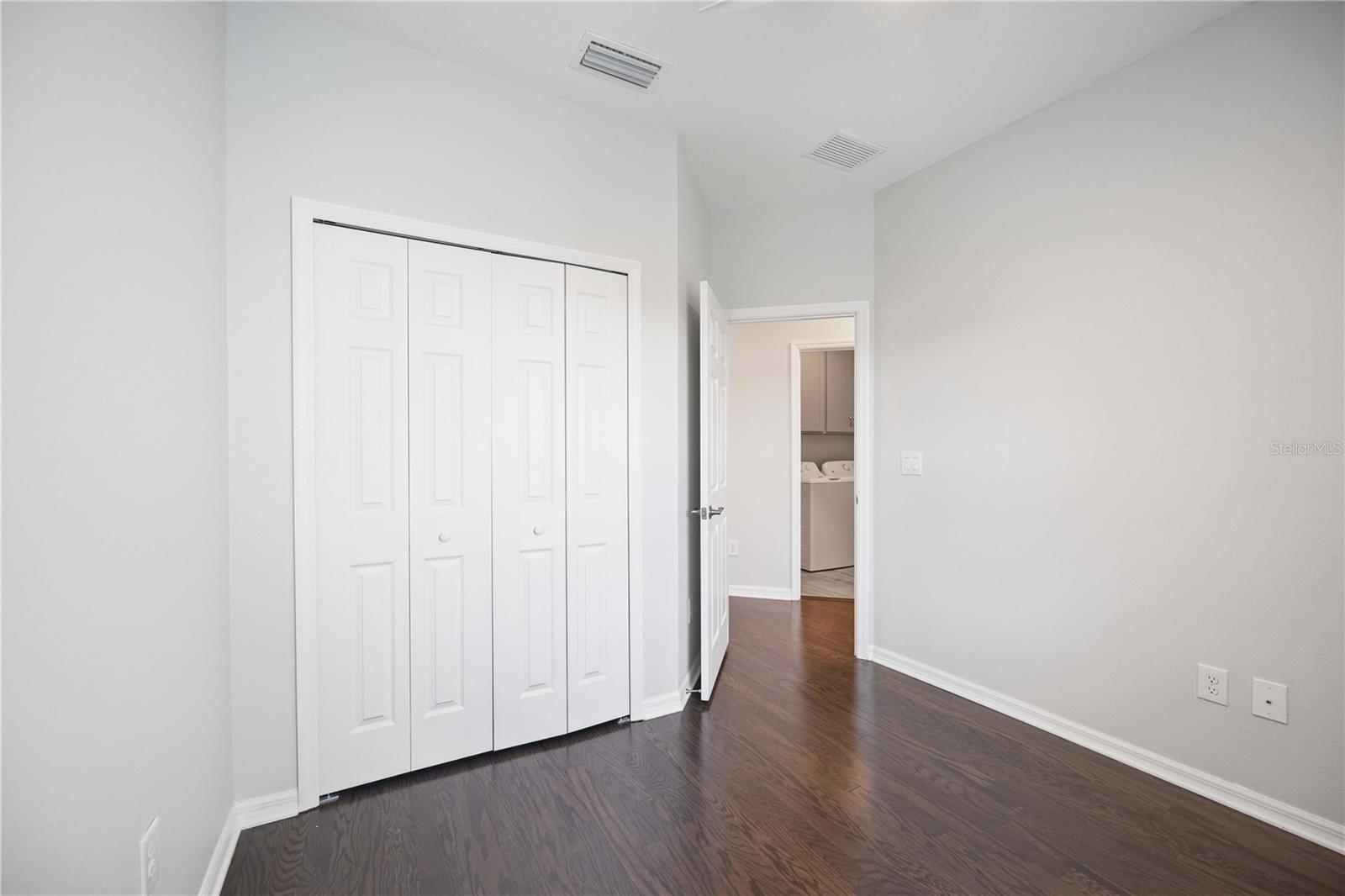 SIENNA PARK TWNHMS/UNIVERSITY - Residential Lease