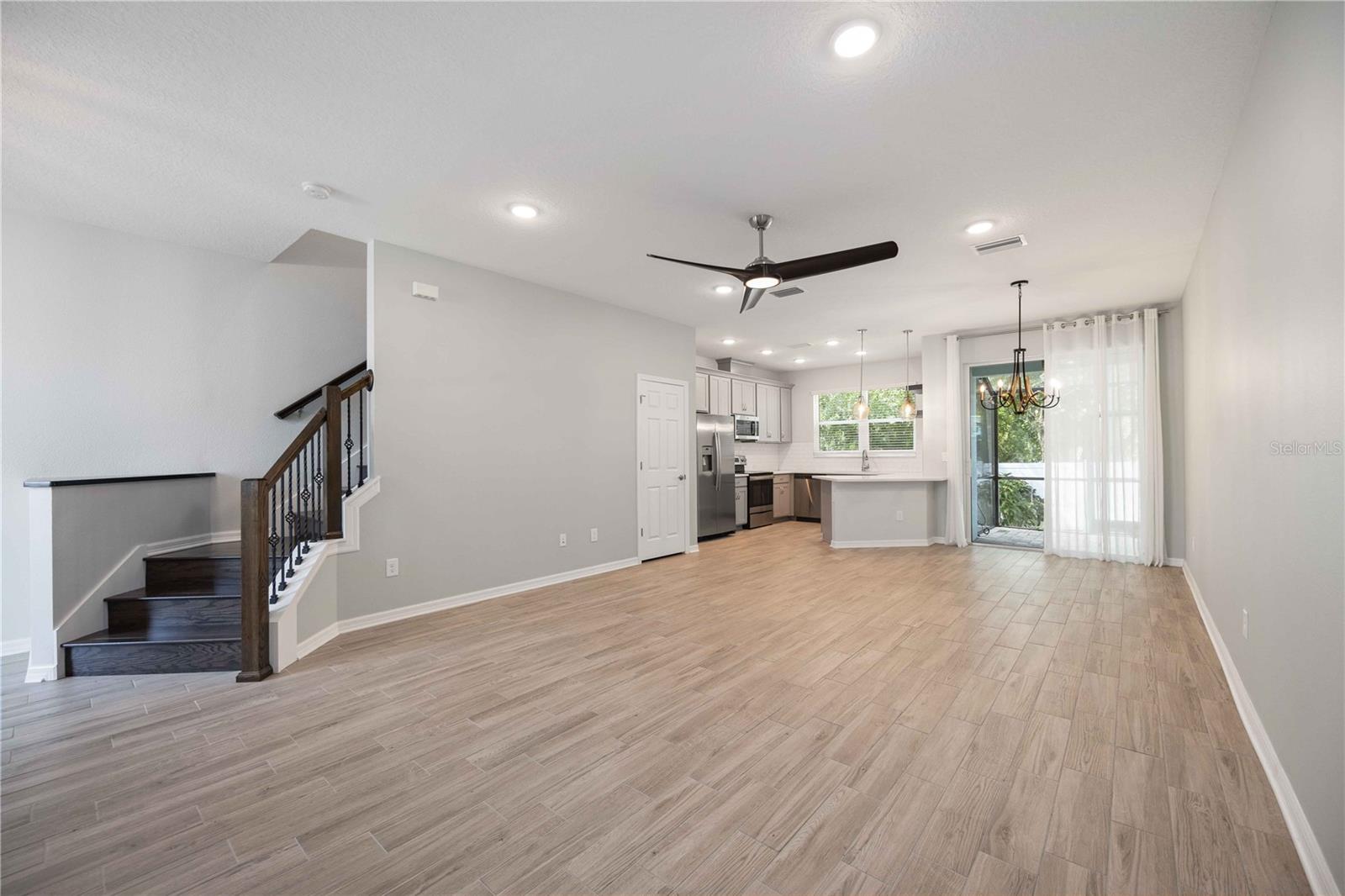 SIENNA PARK TWNHMS/UNIVERSITY - Residential Lease