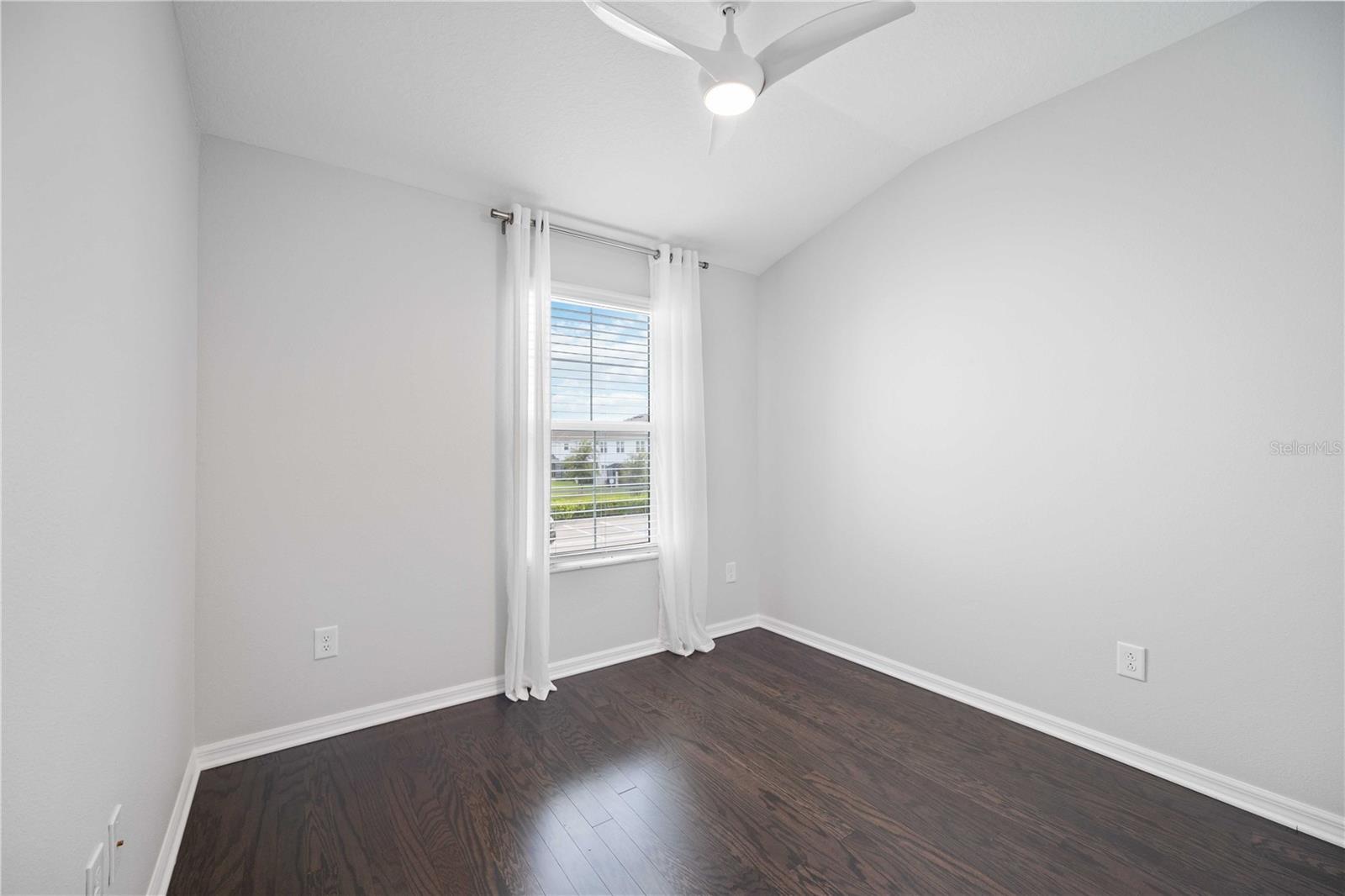 SIENNA PARK TWNHMS/UNIVERSITY - Residential Lease