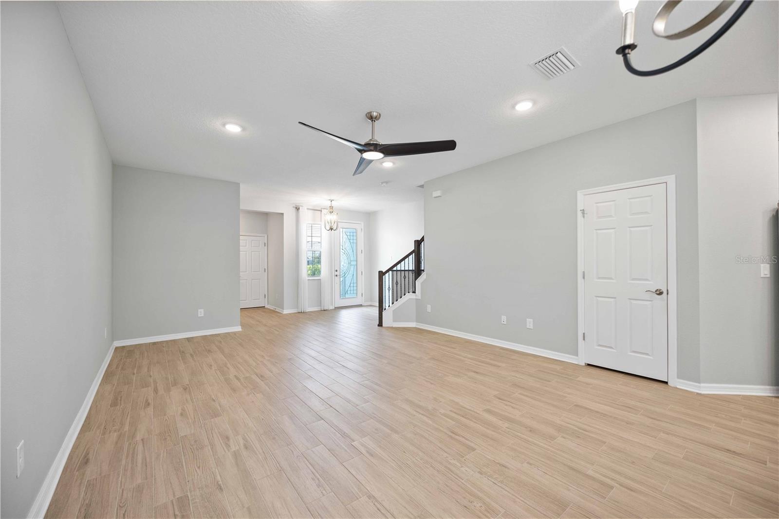 SIENNA PARK TWNHMS/UNIVERSITY - Residential Lease