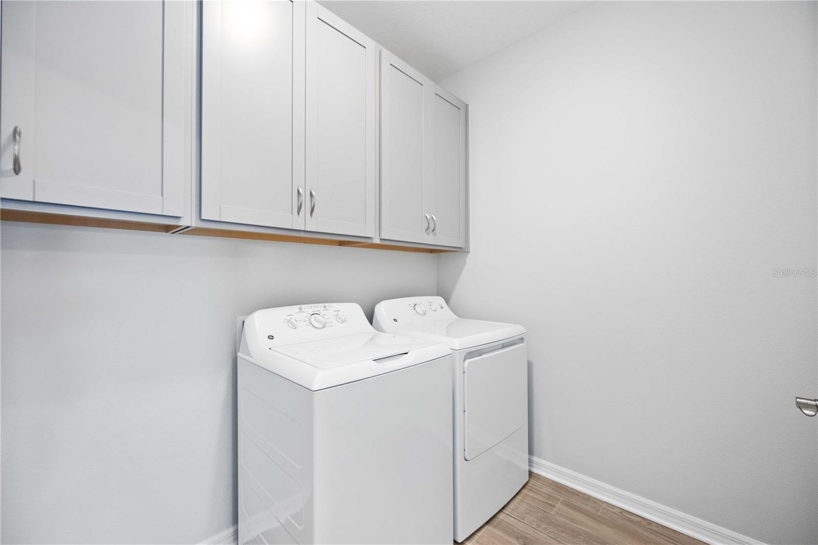 SIENNA PARK TWNHMS/UNIVERSITY - Residential Lease