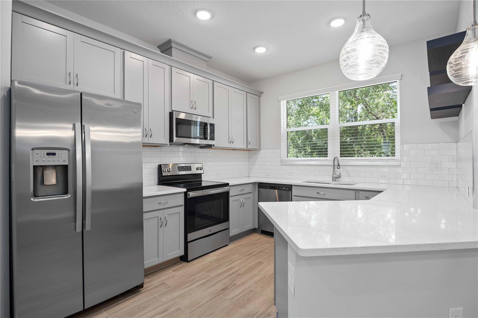 SIENNA PARK TWNHMS/UNIVERSITY - Residential Lease