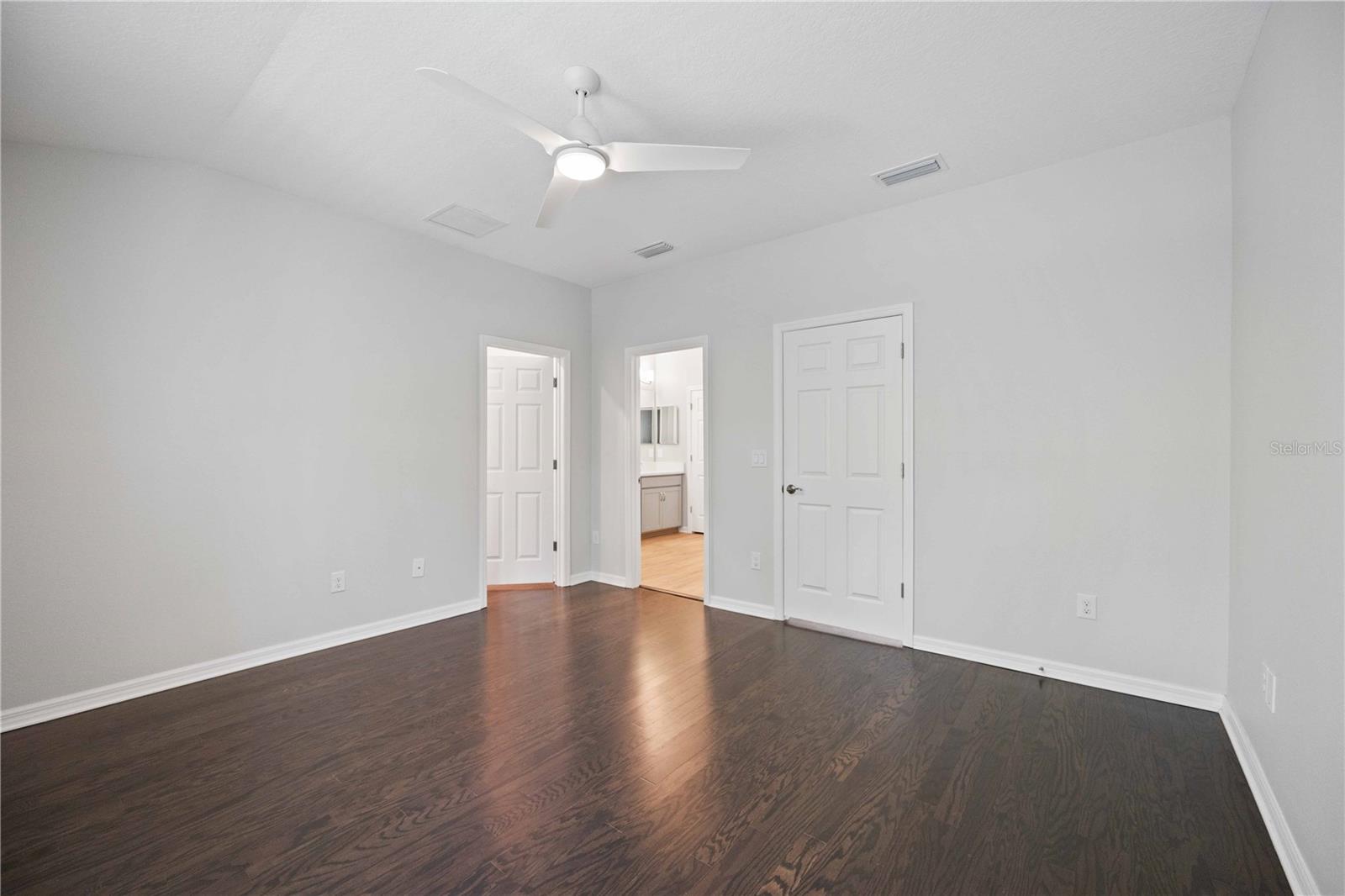 SIENNA PARK TWNHMS/UNIVERSITY - Residential Lease
