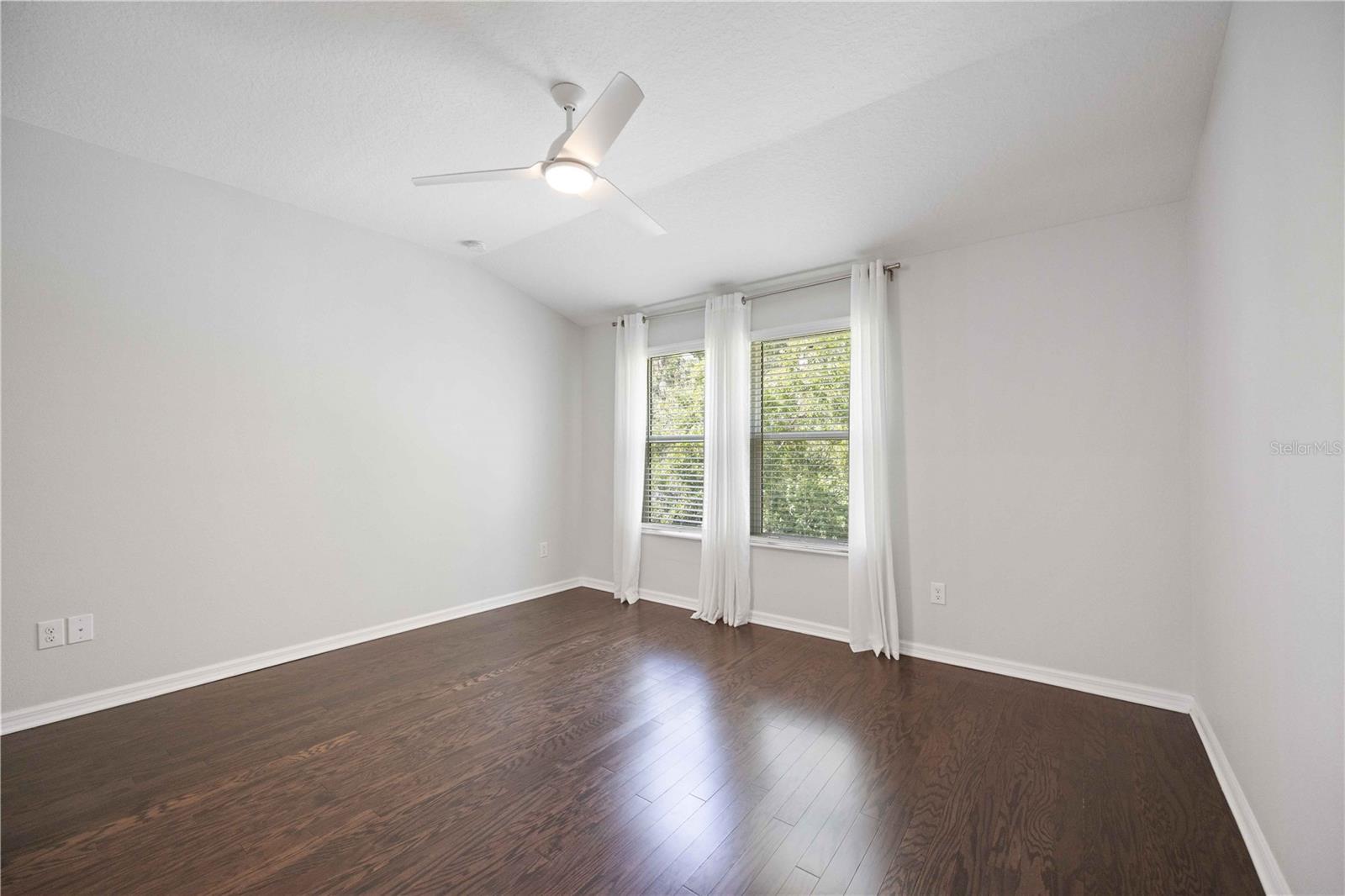SIENNA PARK TWNHMS/UNIVERSITY - Residential Lease