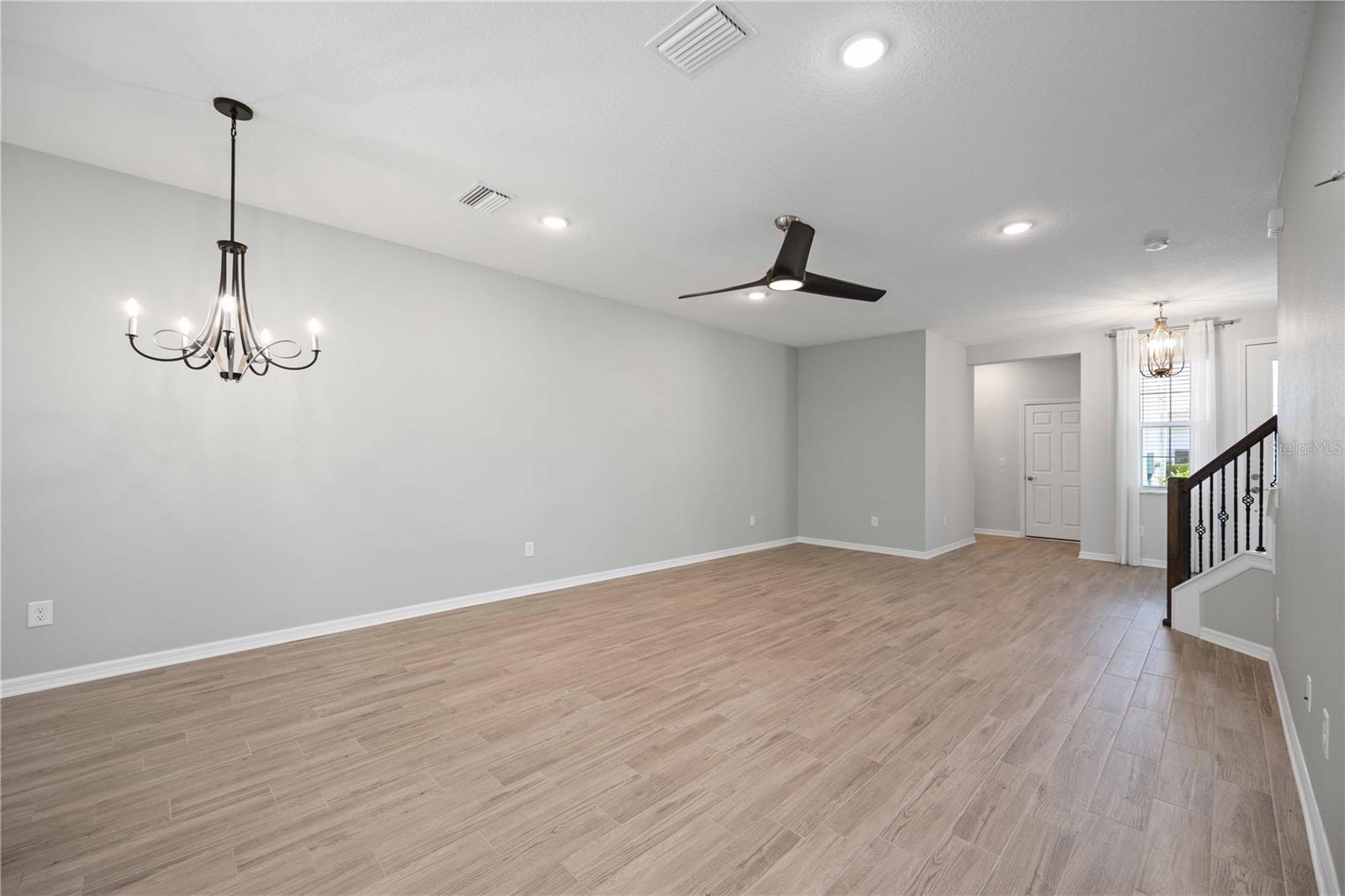 SIENNA PARK TWNHMS/UNIVERSITY - Residential Lease