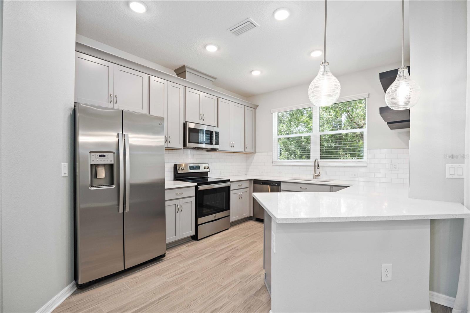 SIENNA PARK TWNHMS/UNIVERSITY - Residential Lease