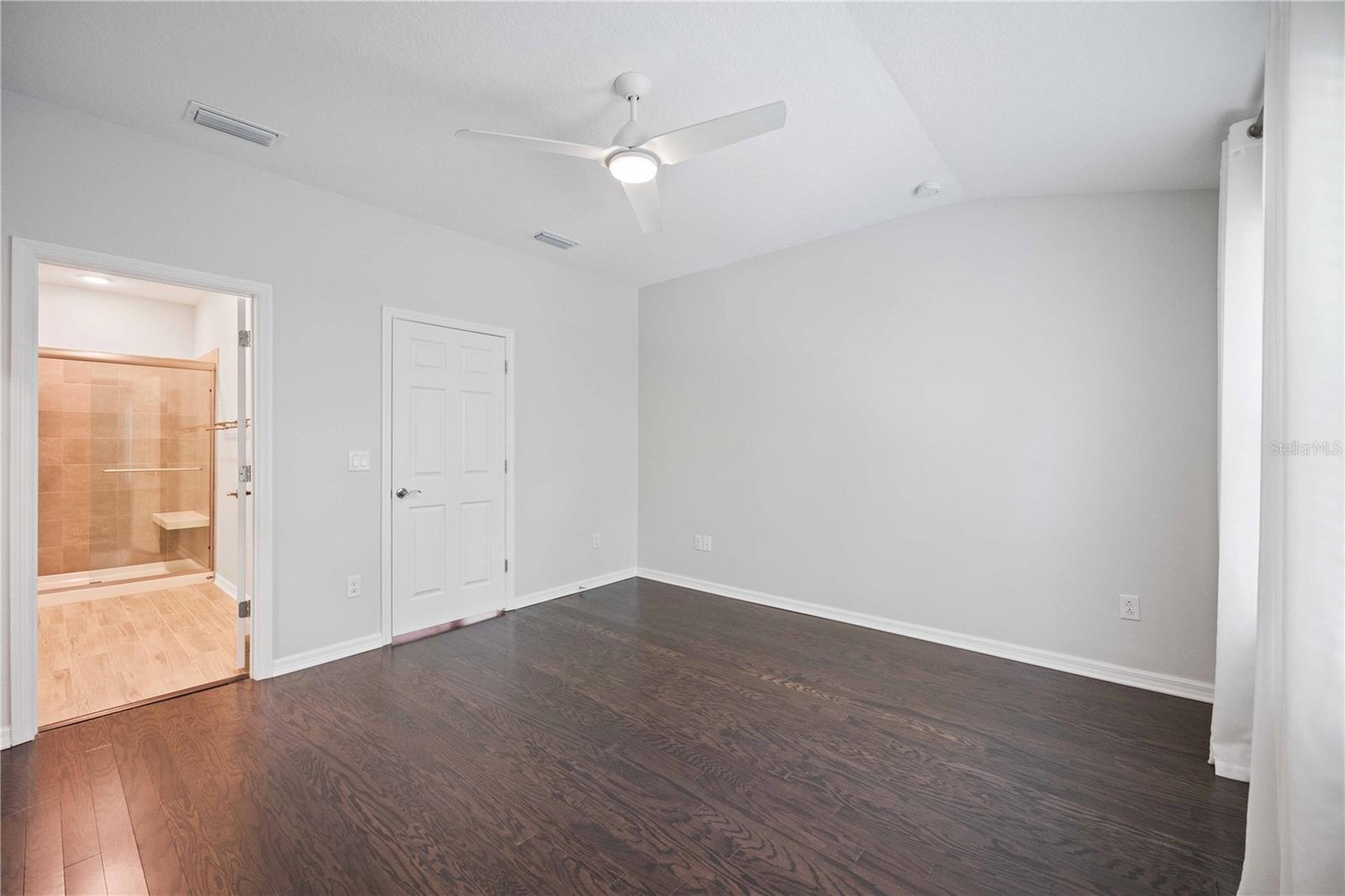SIENNA PARK TWNHMS/UNIVERSITY - Residential Lease