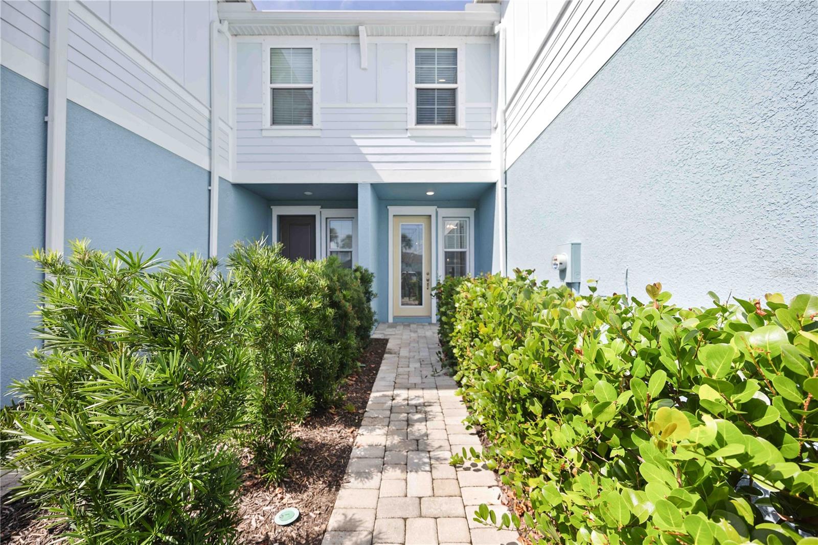 SIENNA PARK TWNHMS/UNIVERSITY - Residential Lease