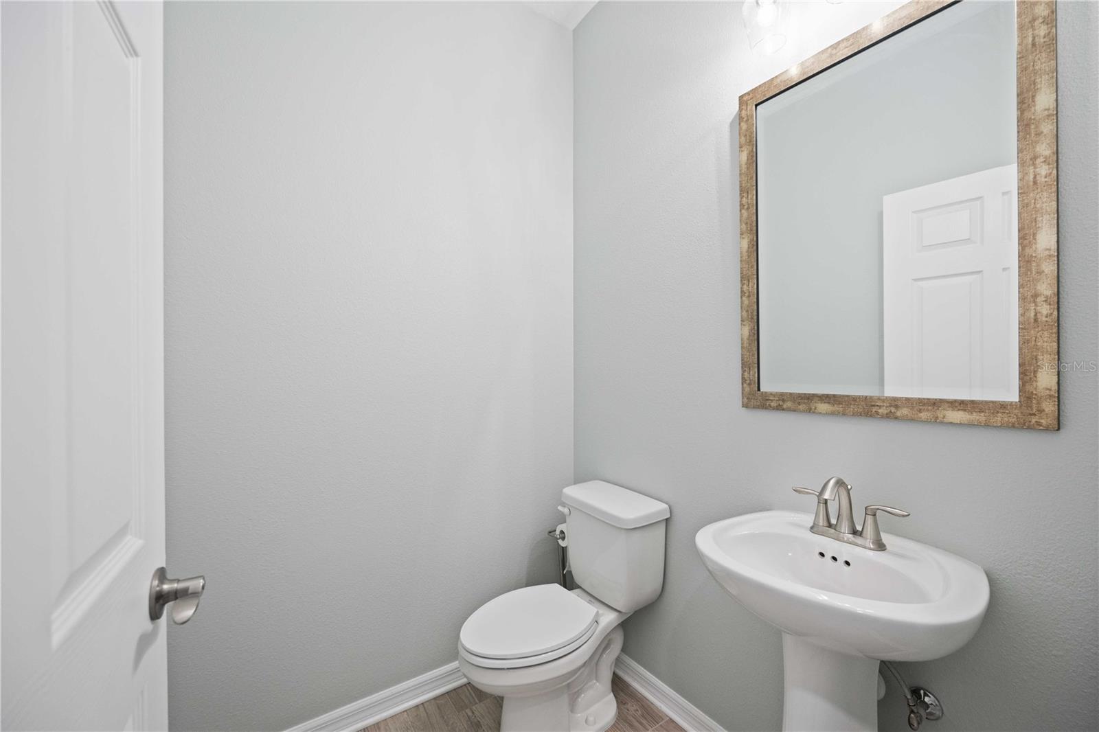 SIENNA PARK TWNHMS/UNIVERSITY - Residential Lease