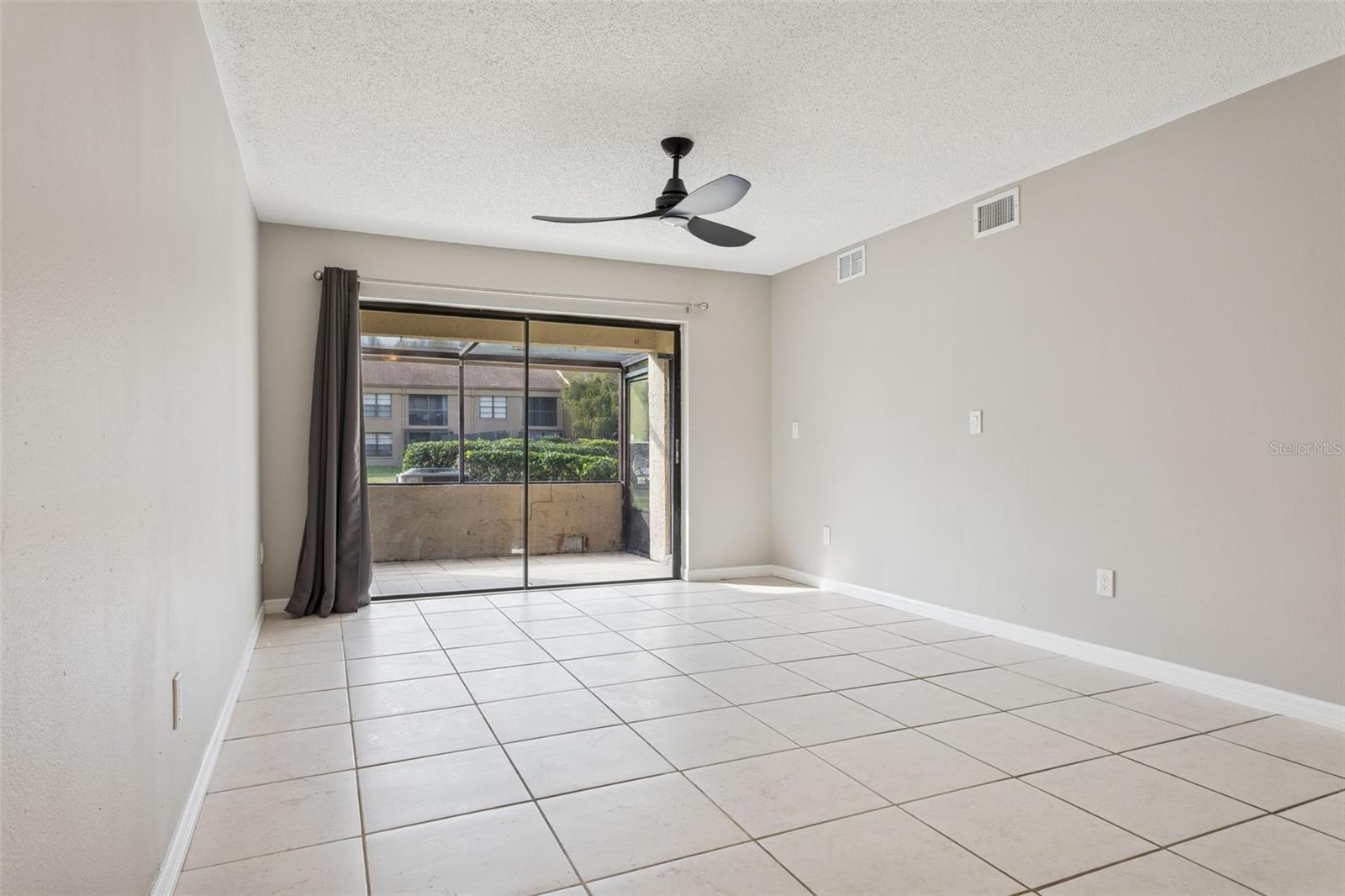 RIVER OAKS CONDO IV - Residential Lease