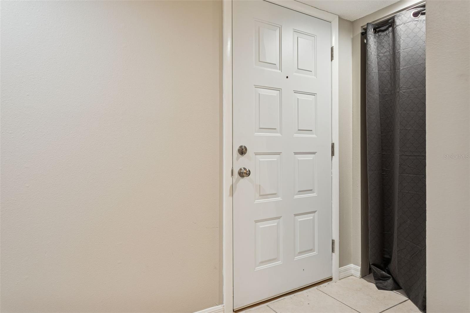 RIVER OAKS CONDO IV - Residential Lease